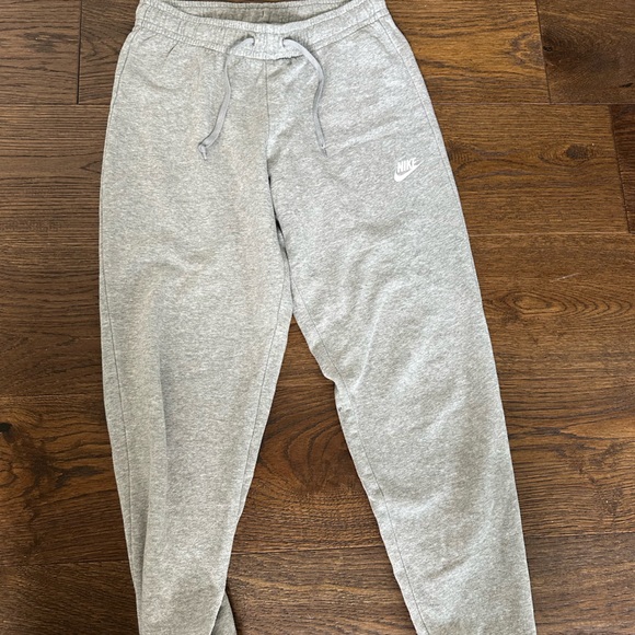 Nike Pants - women’s grey nike sweatpants size small
